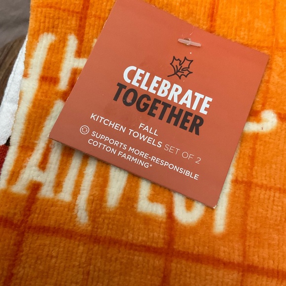 Fall Antique Pickup Autumn Leaves, Pumpkin, Kitchen Towels, Adorable Set of 2 - Picture 4 of 7